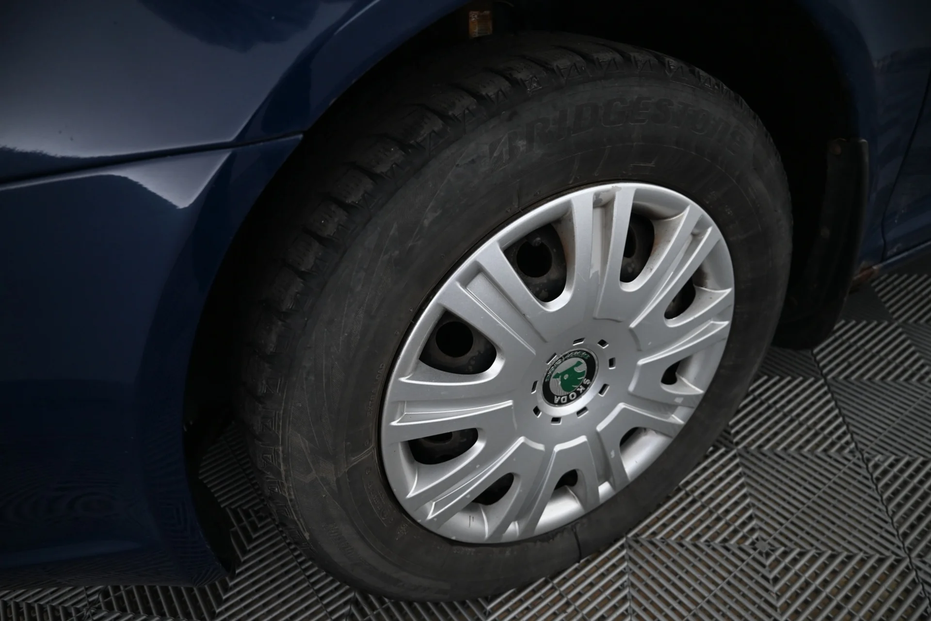 Car Image - 4Tvb8grAkwmXeX3FXjRdGW