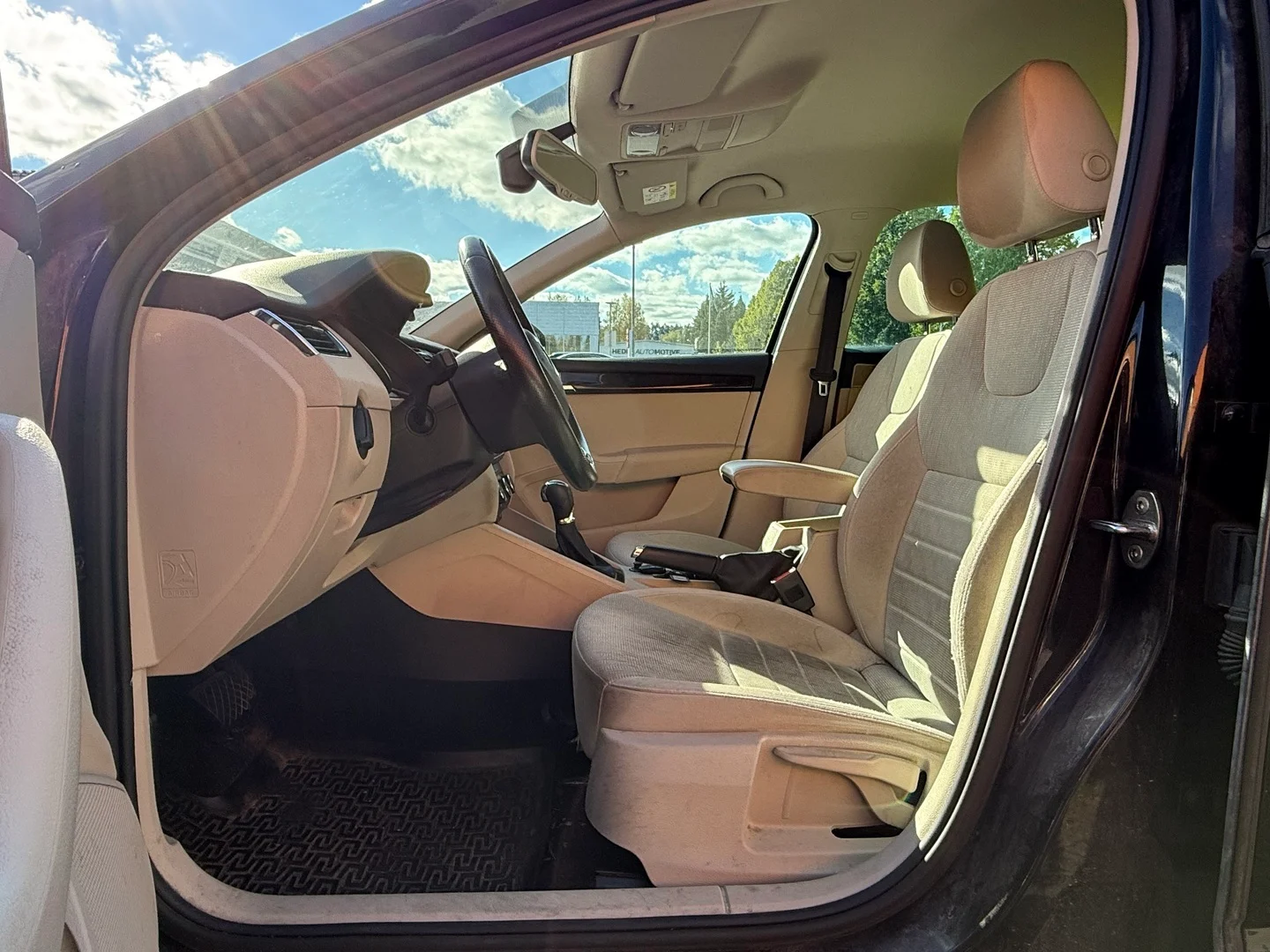 Car Image - 3AqoodXF3xDhZgDBRIMw0X