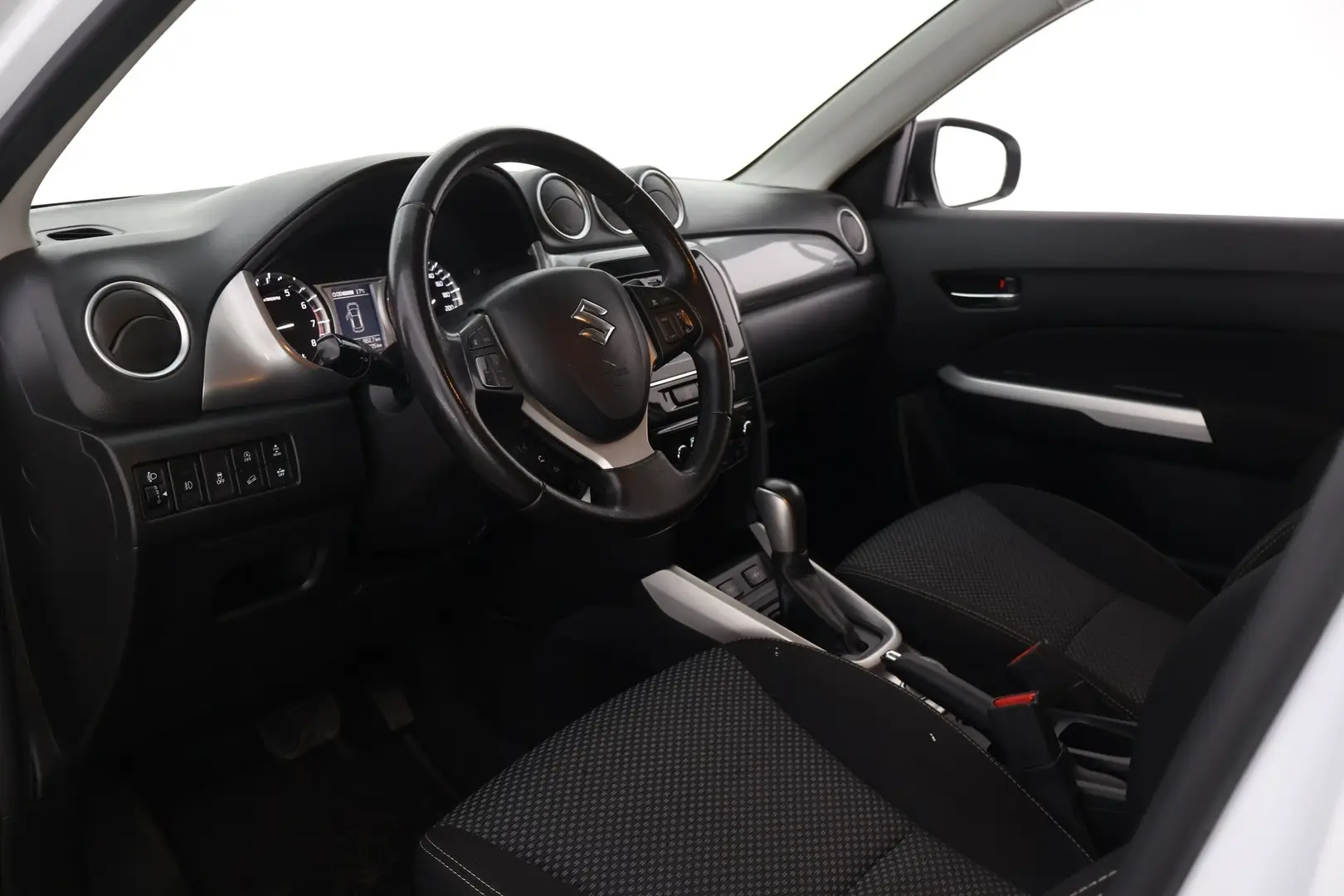 Car Image - 5vV9mDKHjTd5xYI96IlWm9