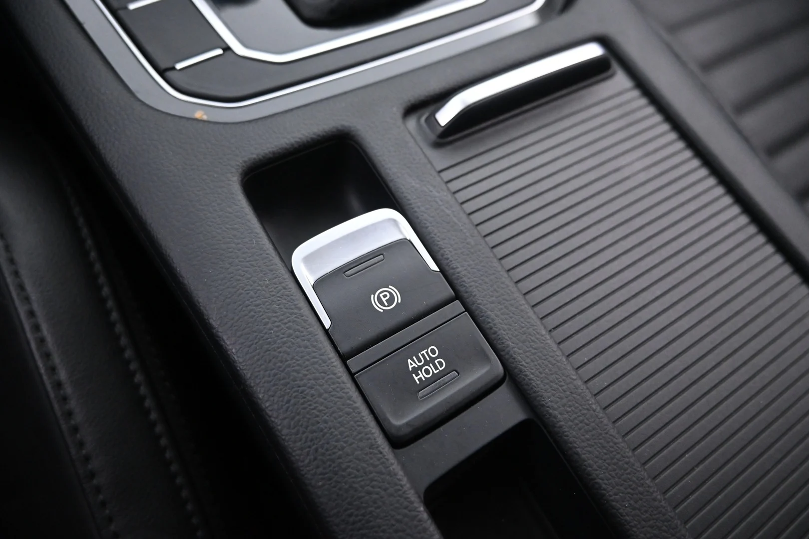 Car Image - 5ggqdE5MUogeGuSrrj2BiC