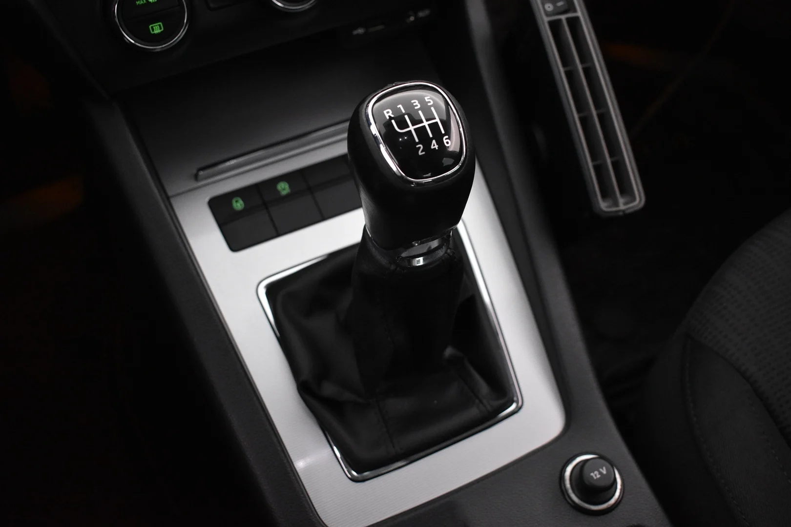 Car Image - 41kXL2qFTcYrToGRmebDNe