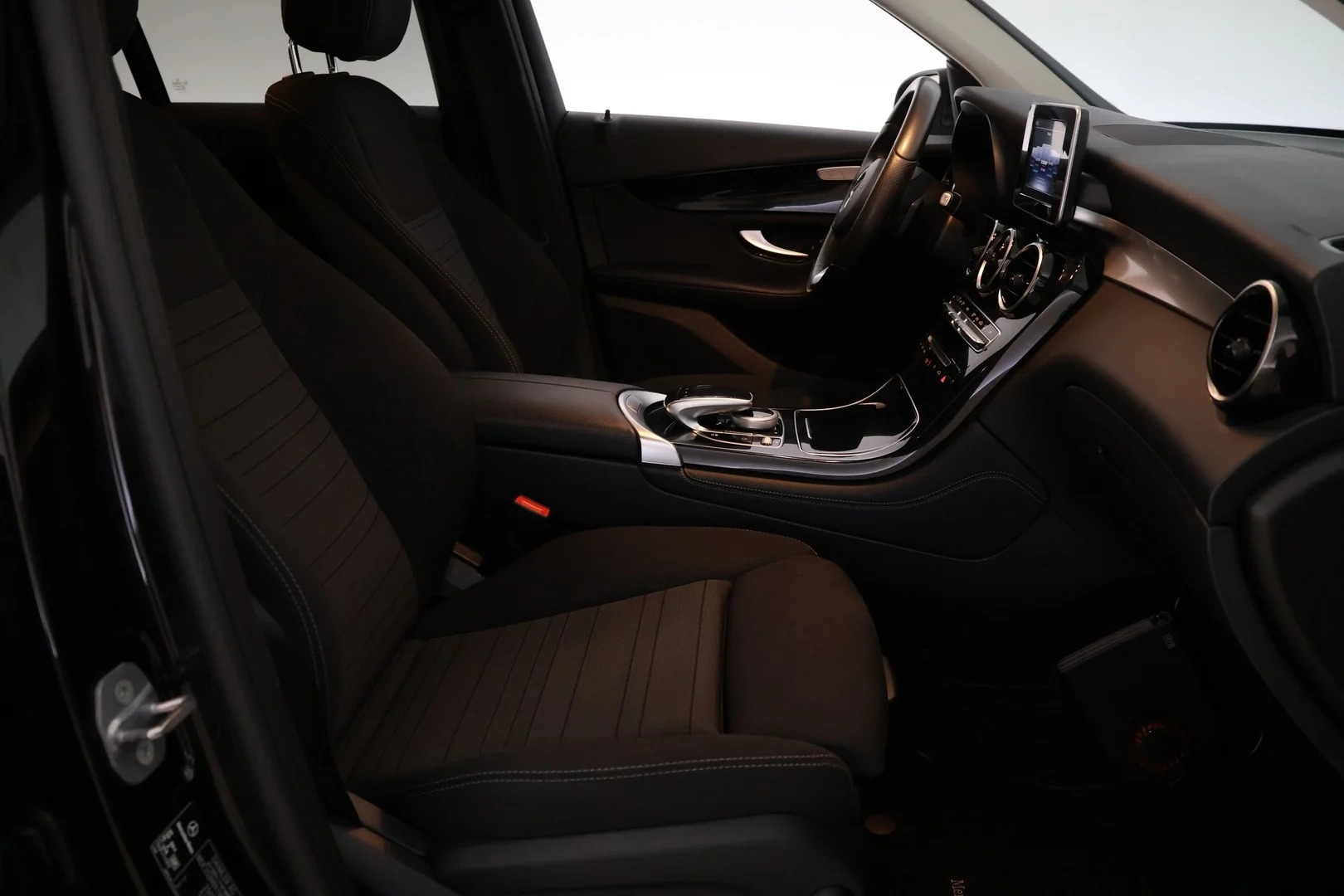 Car Image - vHEJ8MmtngngU5y10yVmE