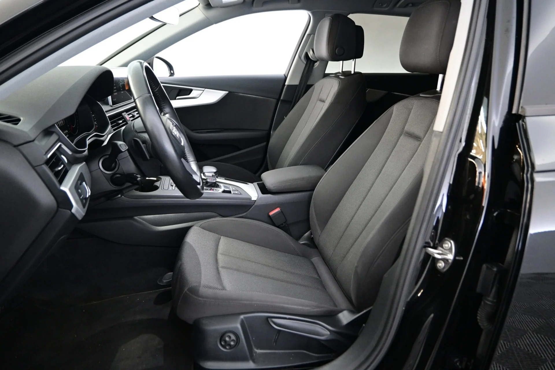 Car Image - 5GMxG1GYFYx09TM2DthgjV