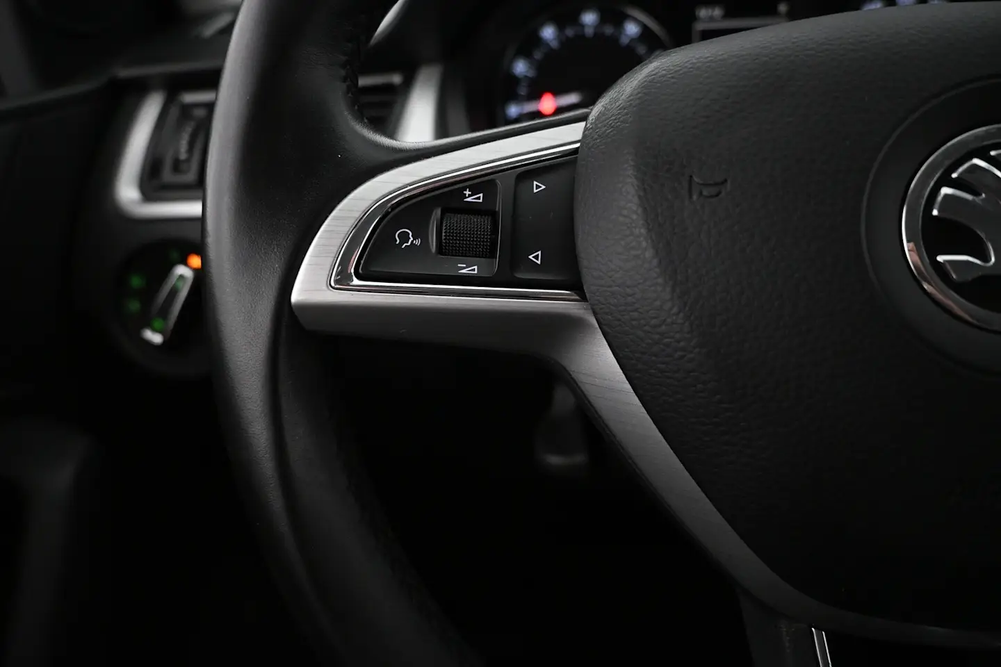 Car Image - 1D34ZAAwjsxXdBbAvON86x