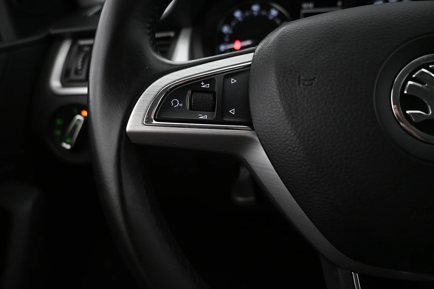 Car Image - 1D34ZAAwjsxXdBbAvON86x