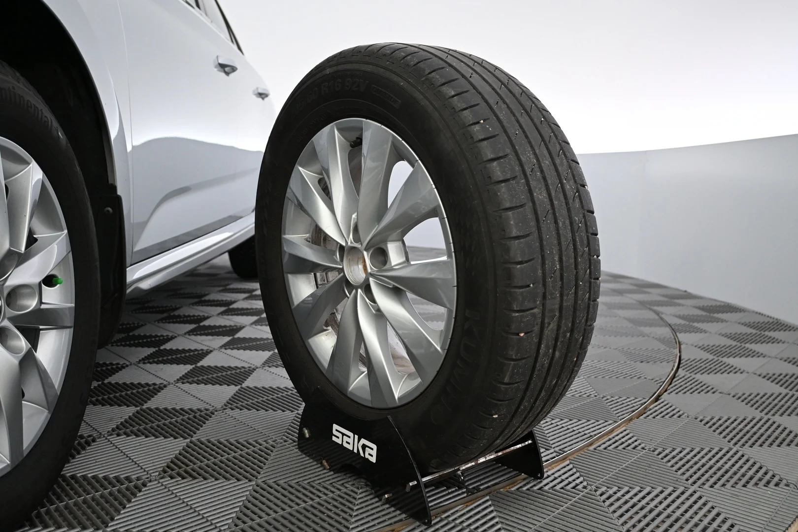 Car Image - 6wuz9agQHbUrJeLhYX3zCP