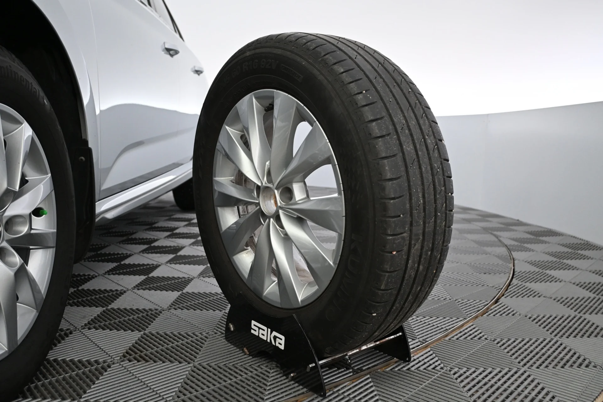 Car Image - 6wuz9agQHbUrJeLhYX3zCP