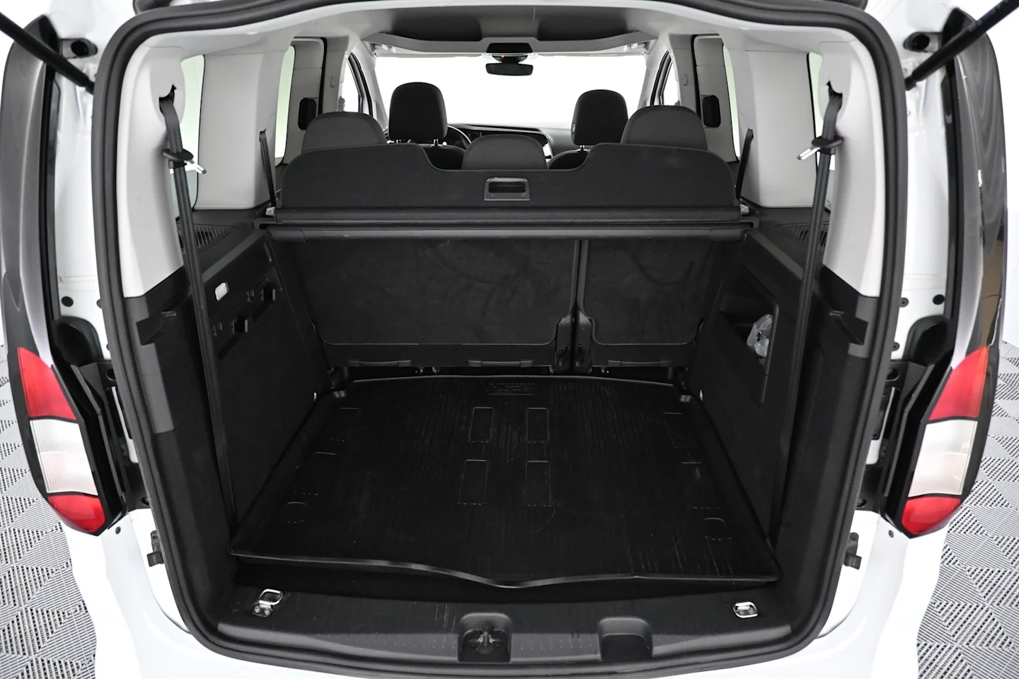 Car Image - 3lIQZxfwRv0O64SxRfnlgn