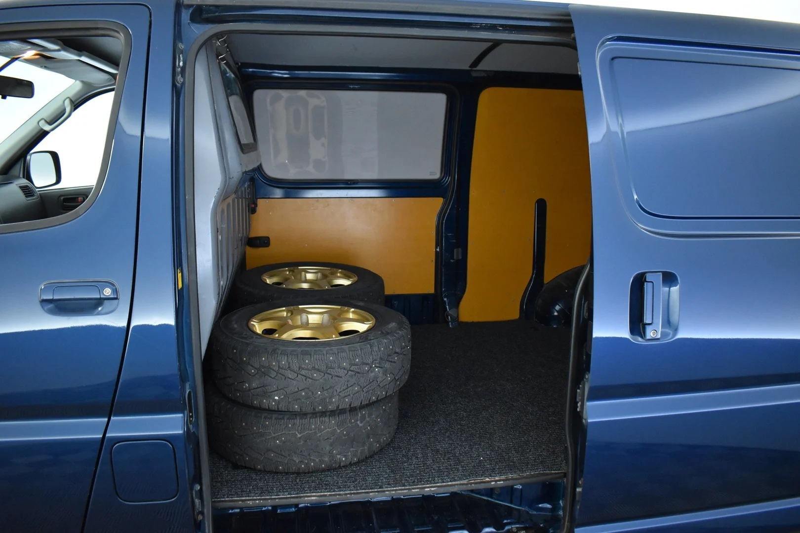 Car Image - 1smydHqnFbGHsBVpZIHEAb