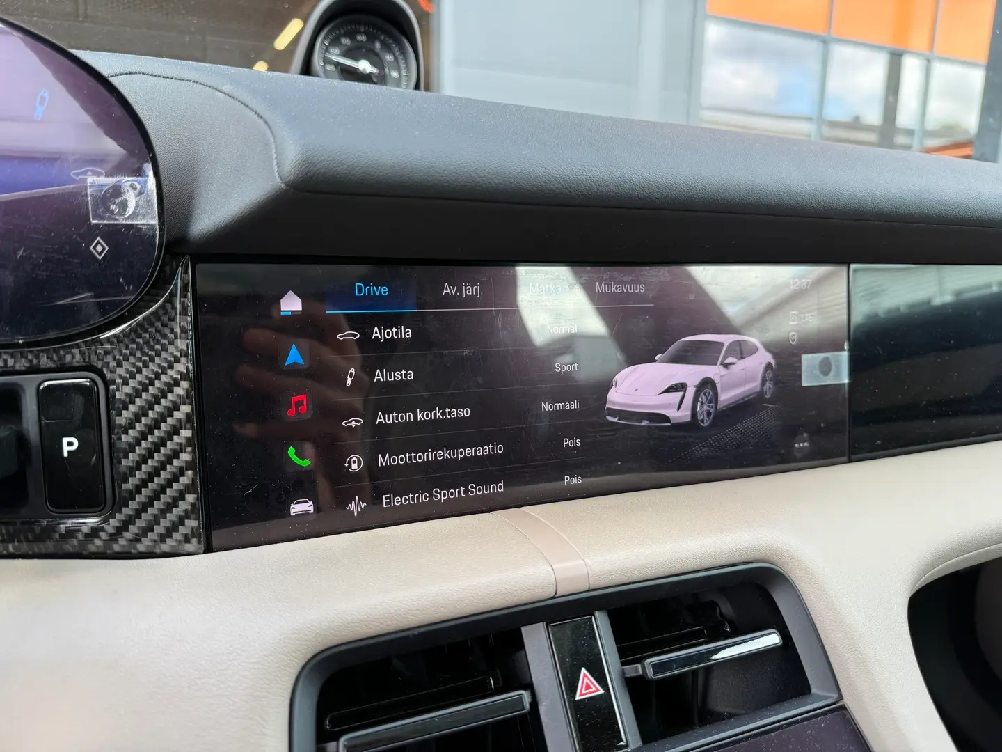 Car Image - BnGla9znFvewAZFFSoJXd