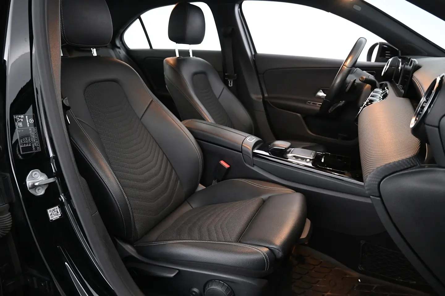 Car Image - 7F25BBbMBP6ziqZHOugbmD