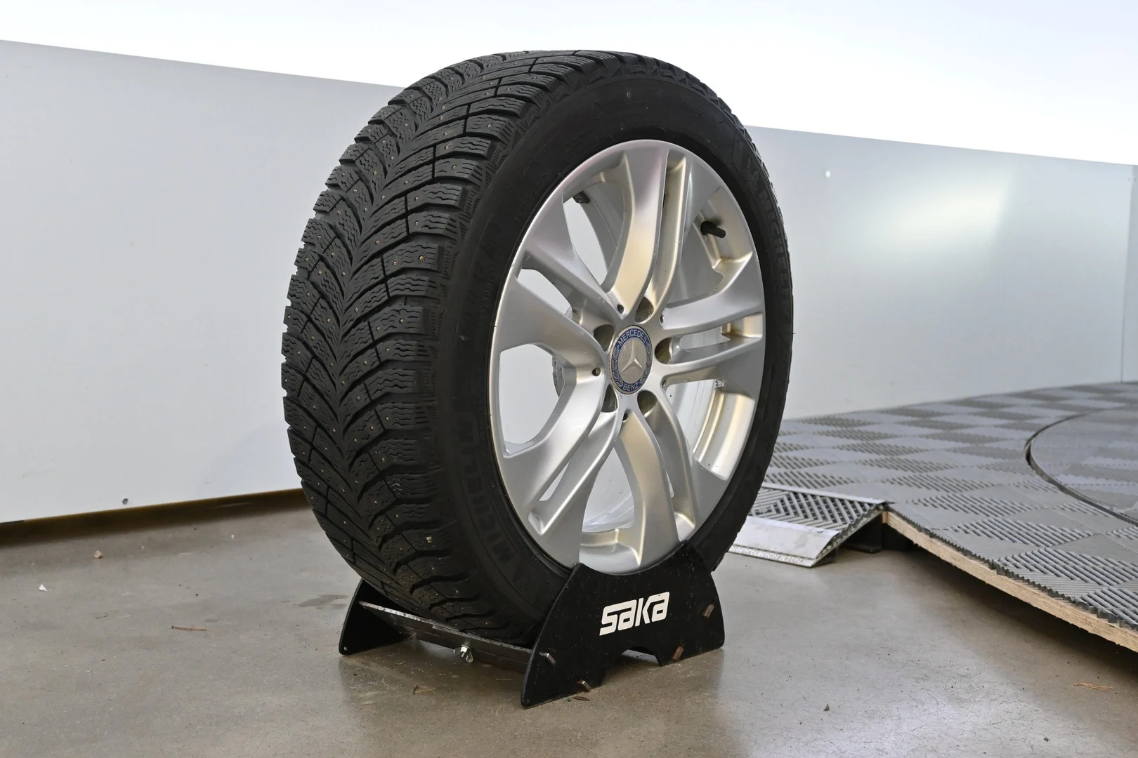 Car Image - 7fiaxOu3z0G1QMSdkim1NO