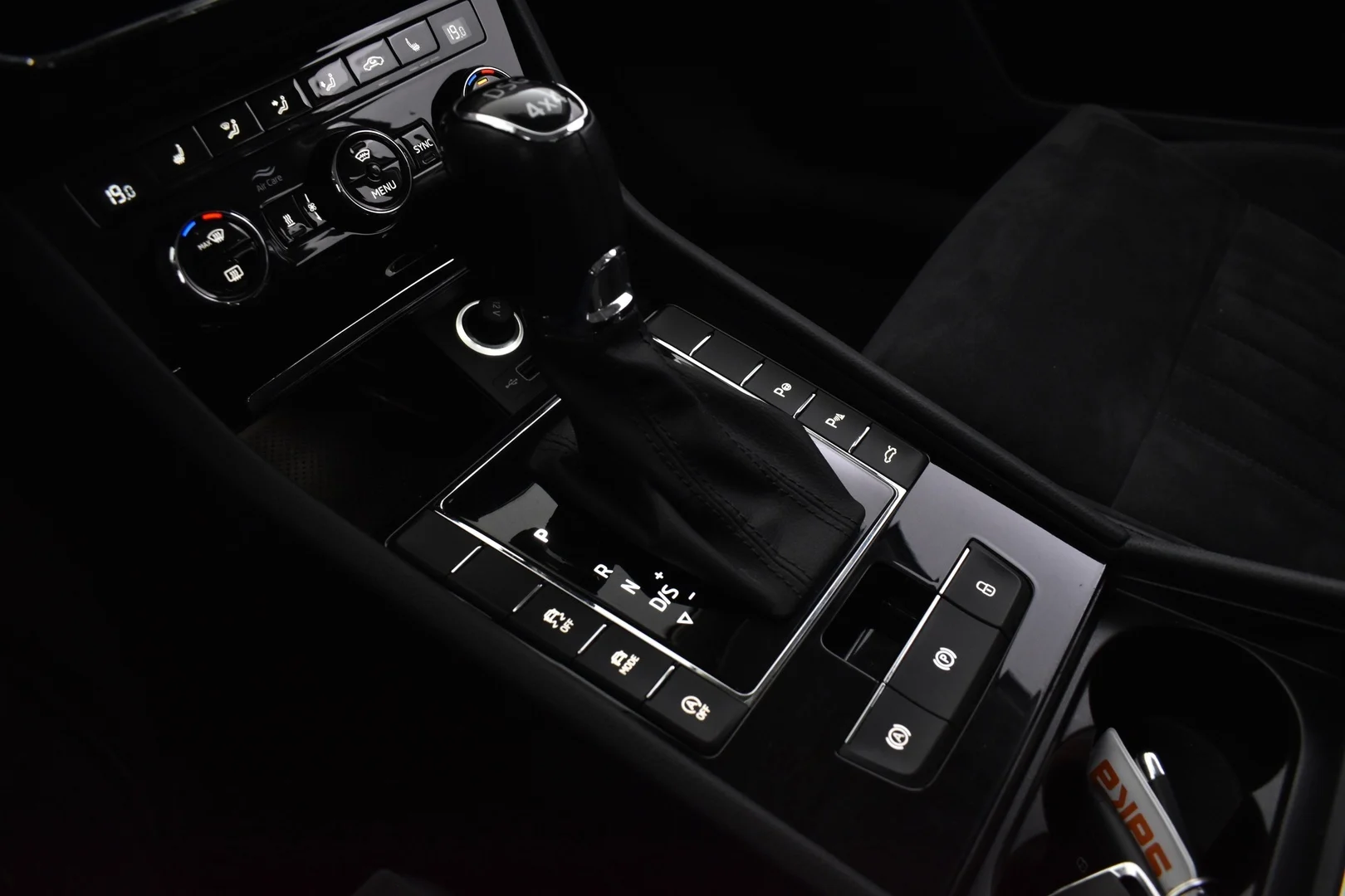 Car Image - 11r9cGRcOYx46RbP37CAw2