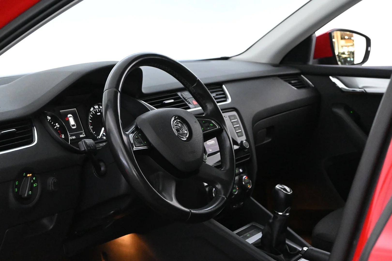 Car Image - ydANVvr6cM0lLGo5aFt07