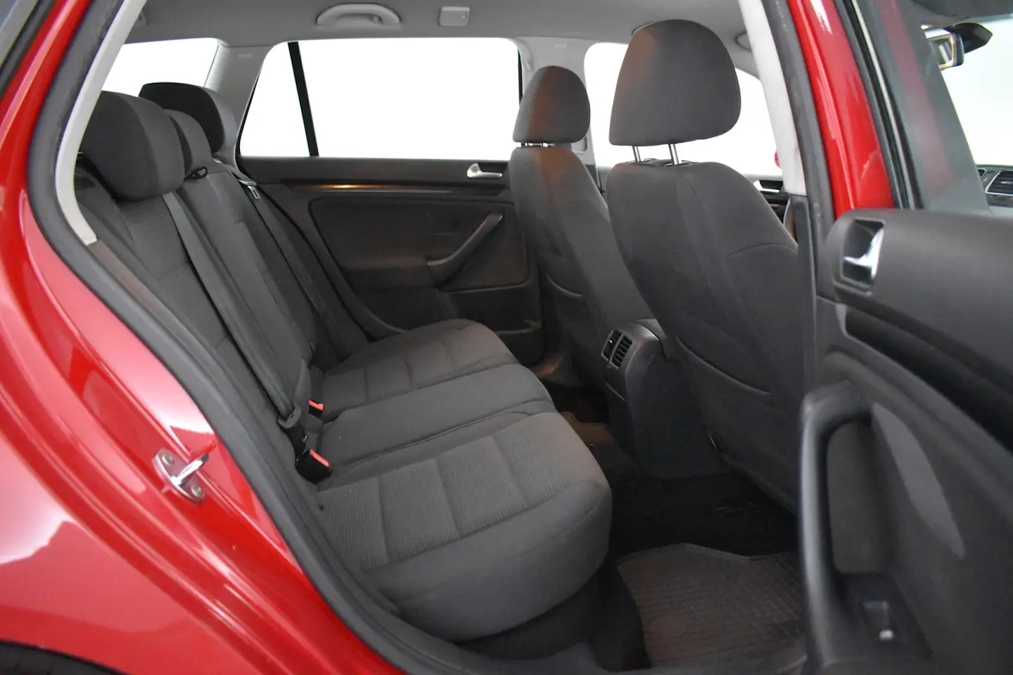 Car Image - 5M6FamZ0mP2iJkxN7WBYEb