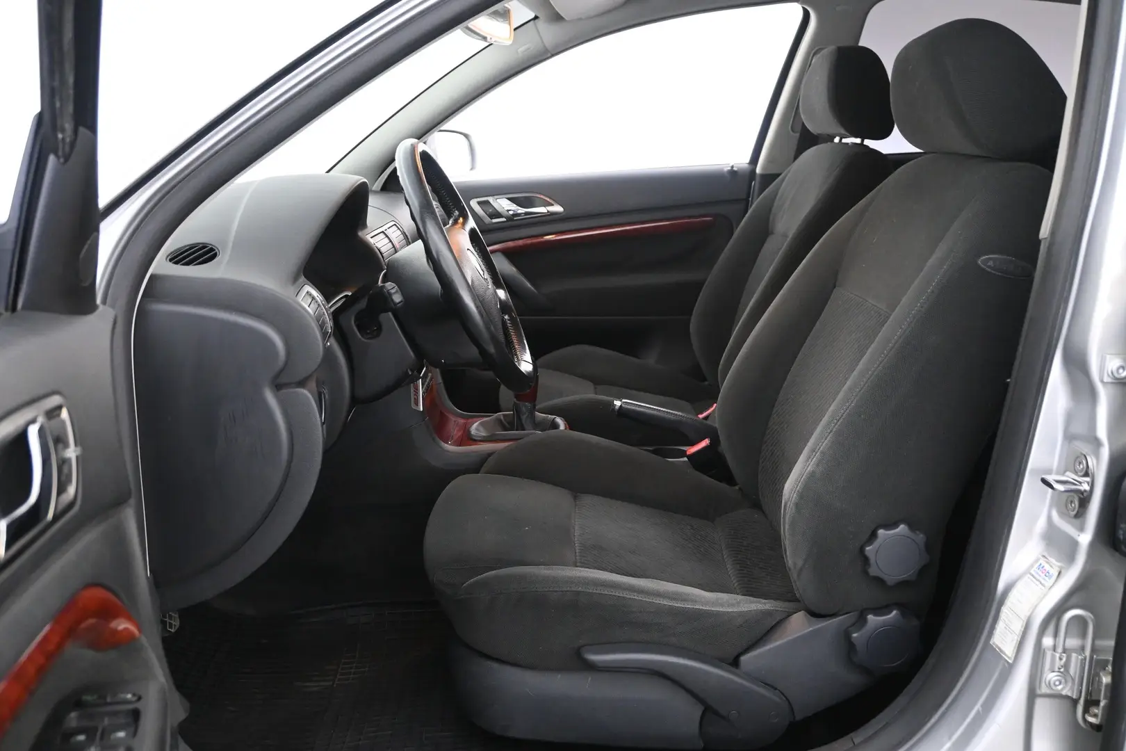 Car Image - 3P8L5yaBw9gZ9ePJKQHSRh