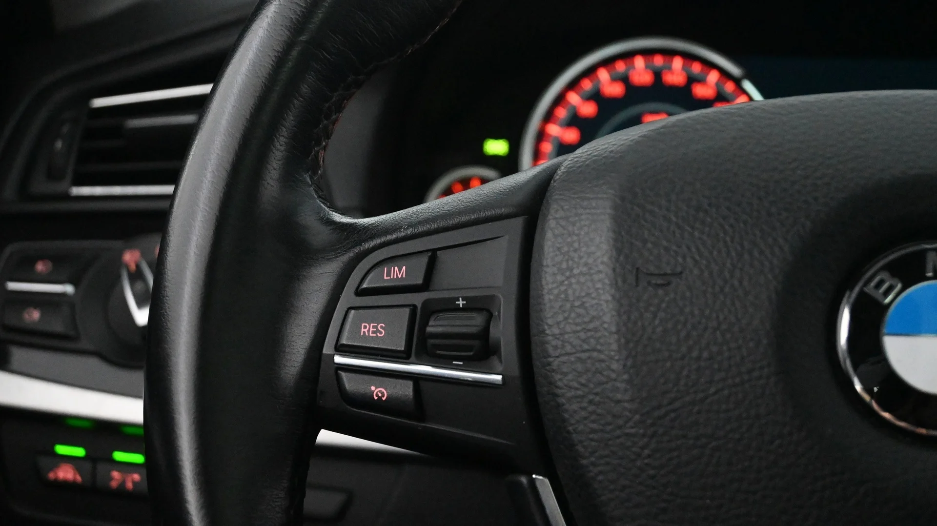 Car Image - 5zEQLFGHP2fangKbsVzl7f
