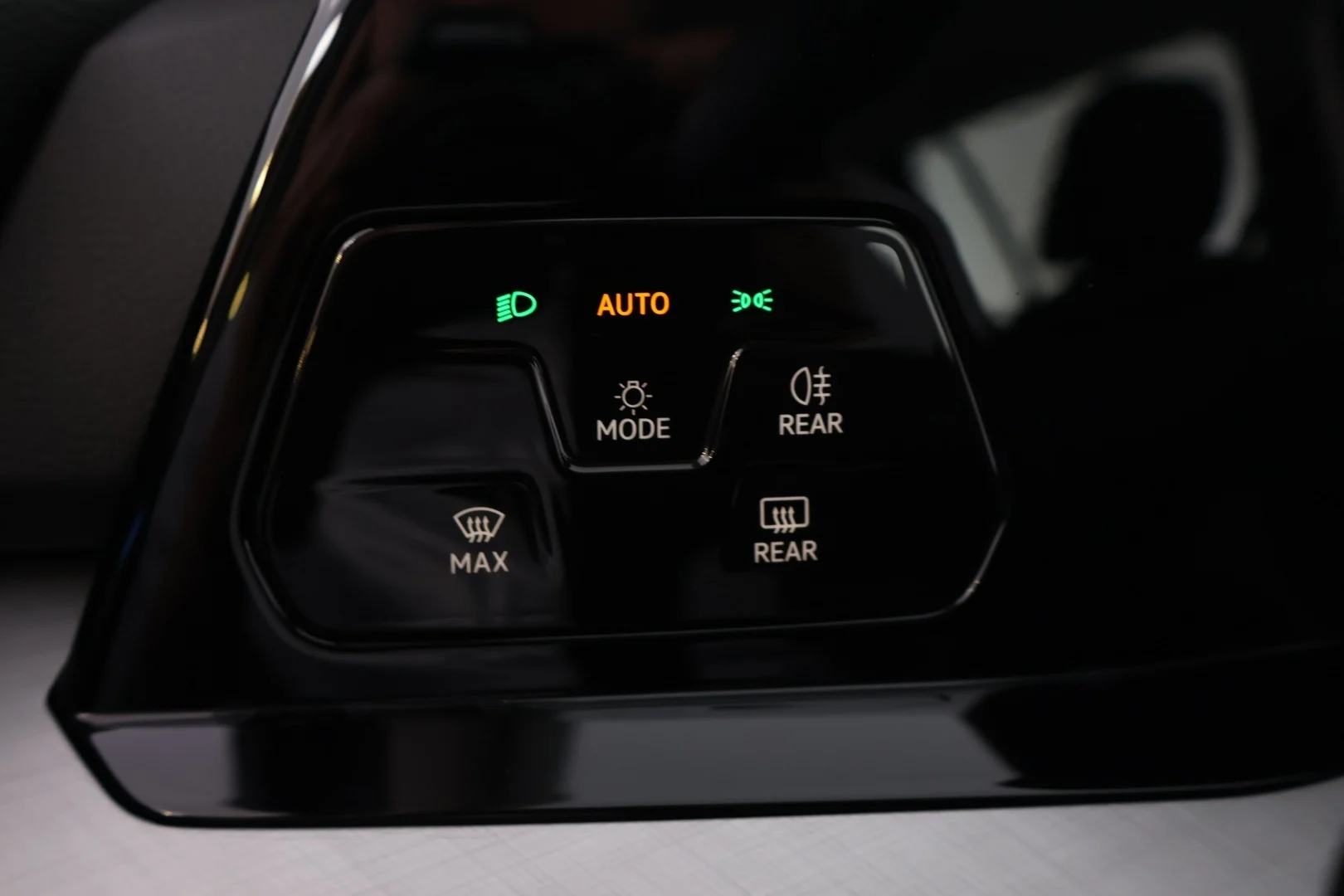 Car Image - 2DE1ohfkIOnQcw7zoX2Sv