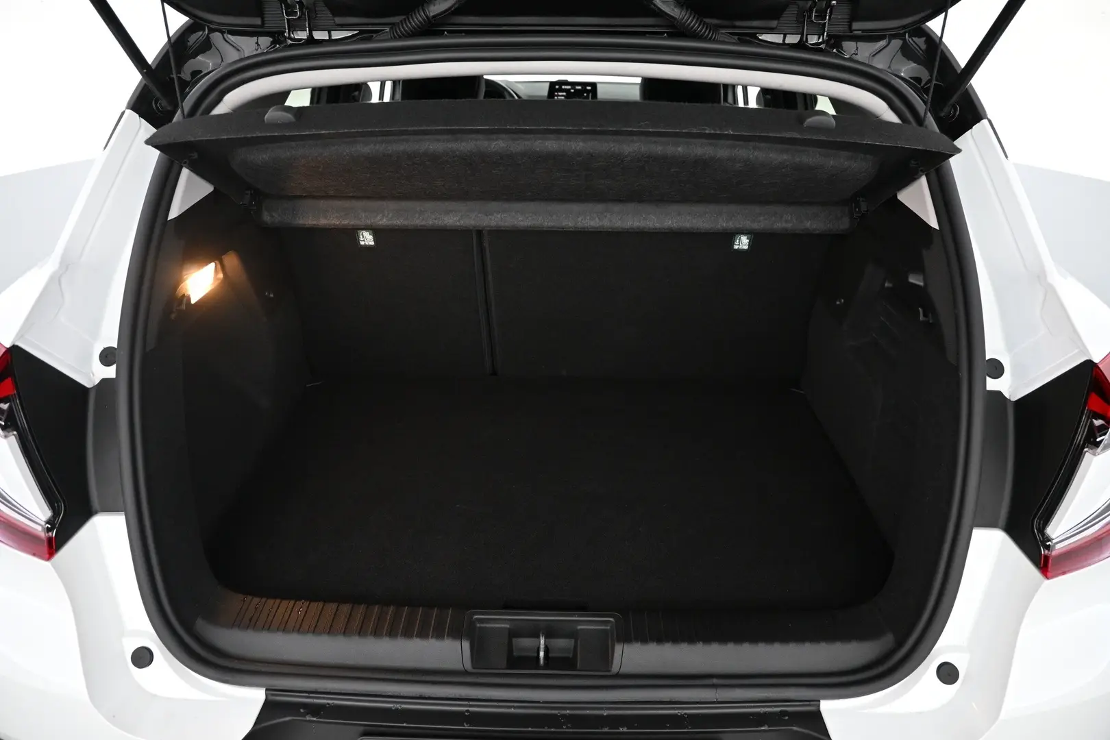 Car Image - 2lMi8ljcSlVsFir94fYWMj