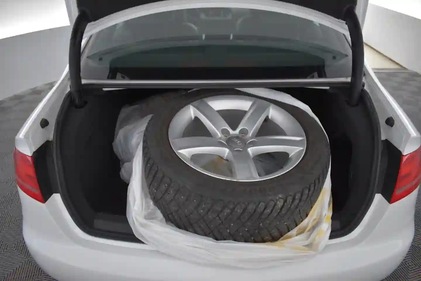 Car Image - 46MTer3wjm3bRlfZykP4hN