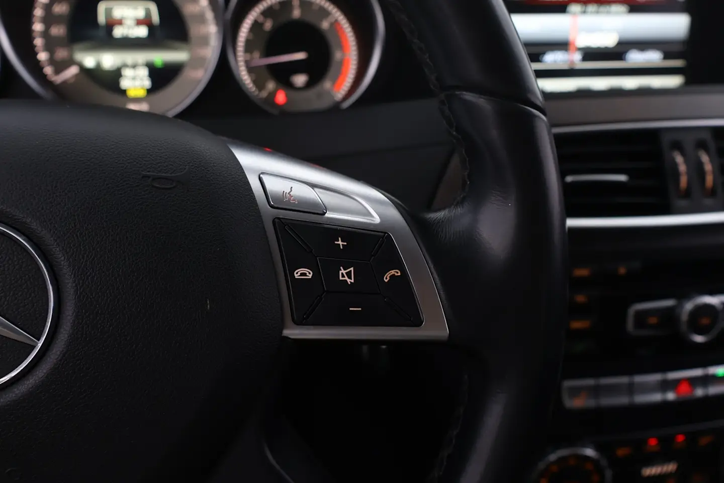 Car Image - 2nVkxbRWTzpZ7IR2moNT4Y