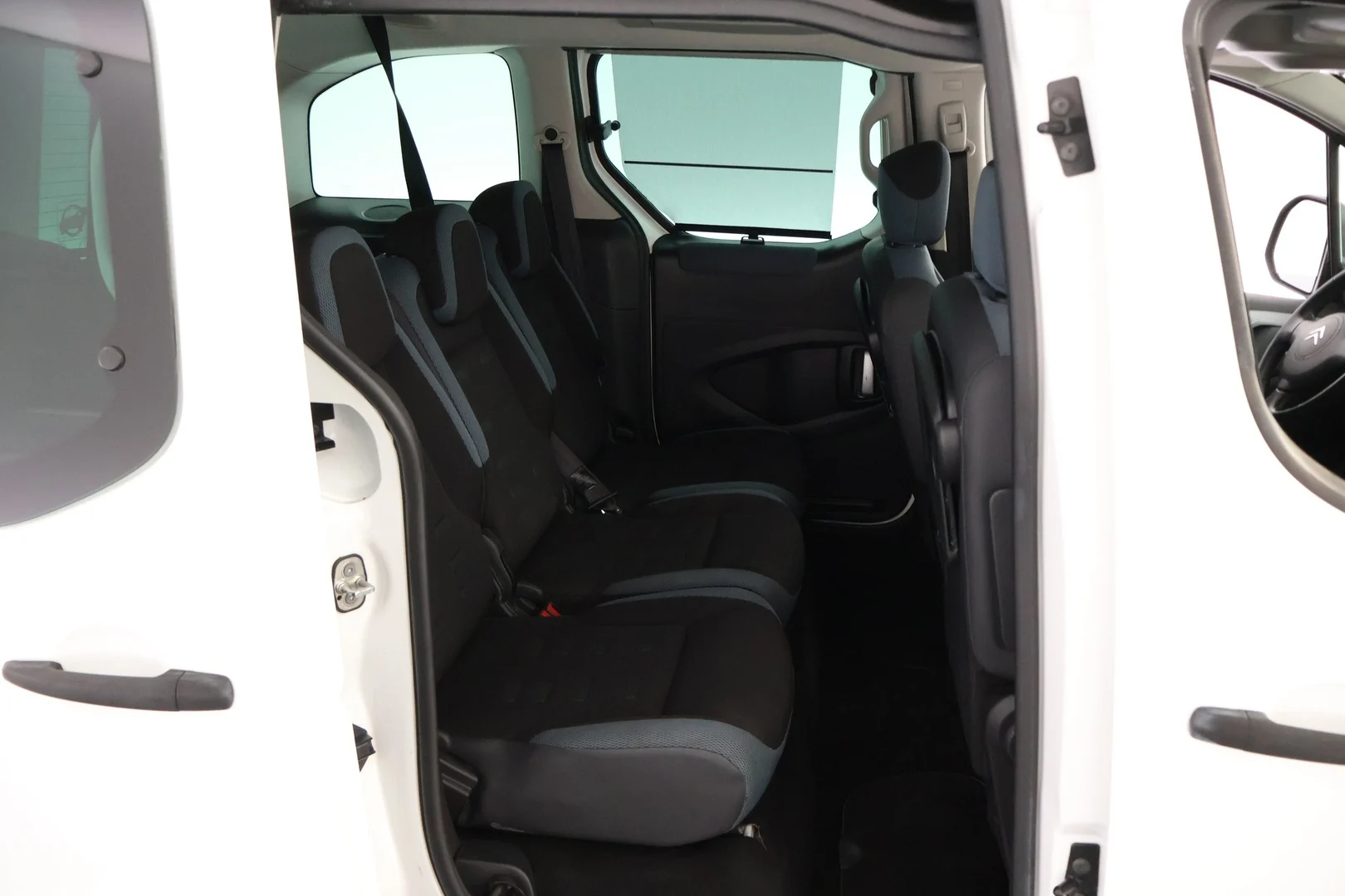 Car Image - 5FeFB9sGkJ6ils7cfDZoVn