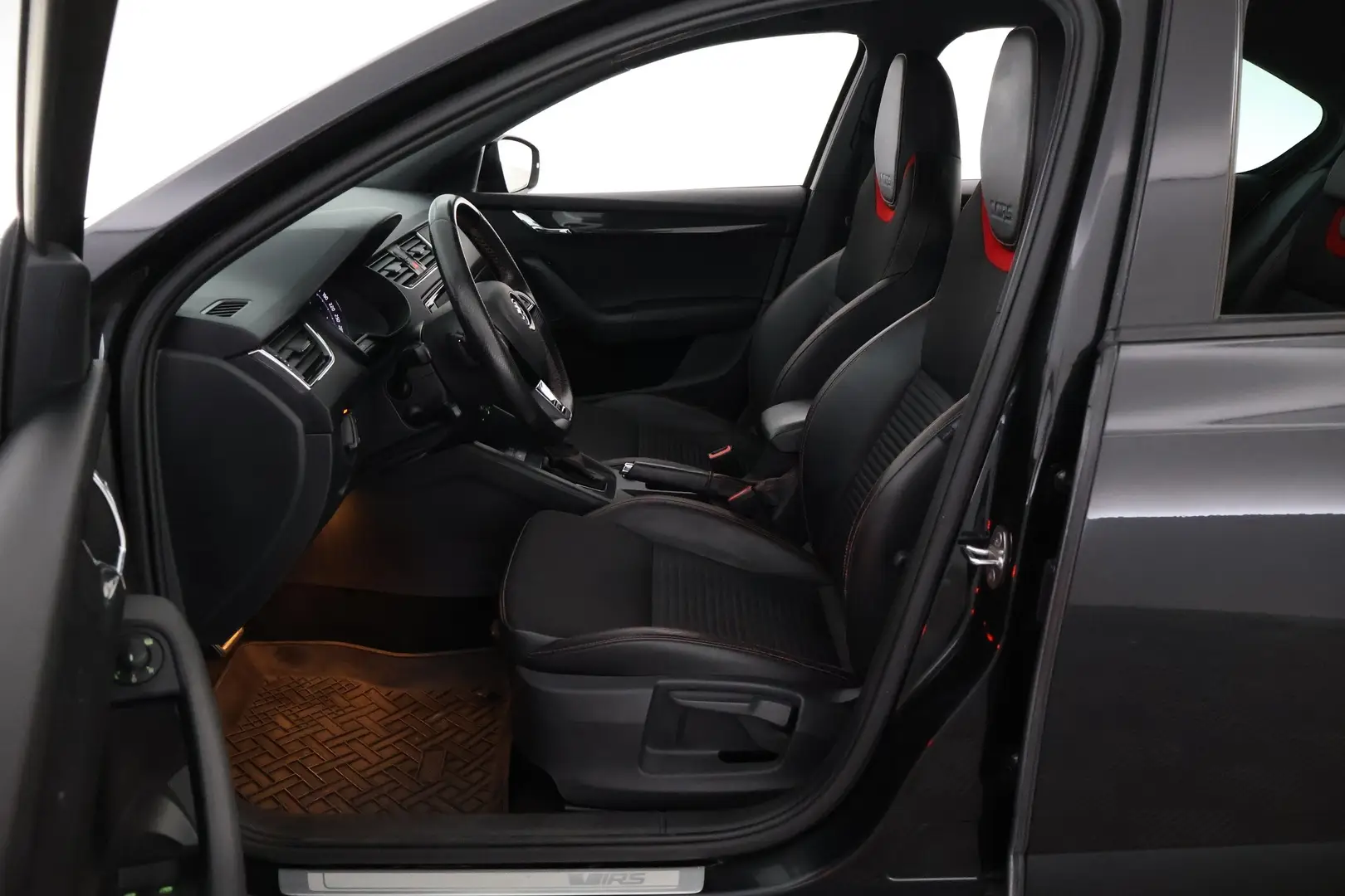 Car Image - 1jdSEFGFNhj0AUrSmadBki
