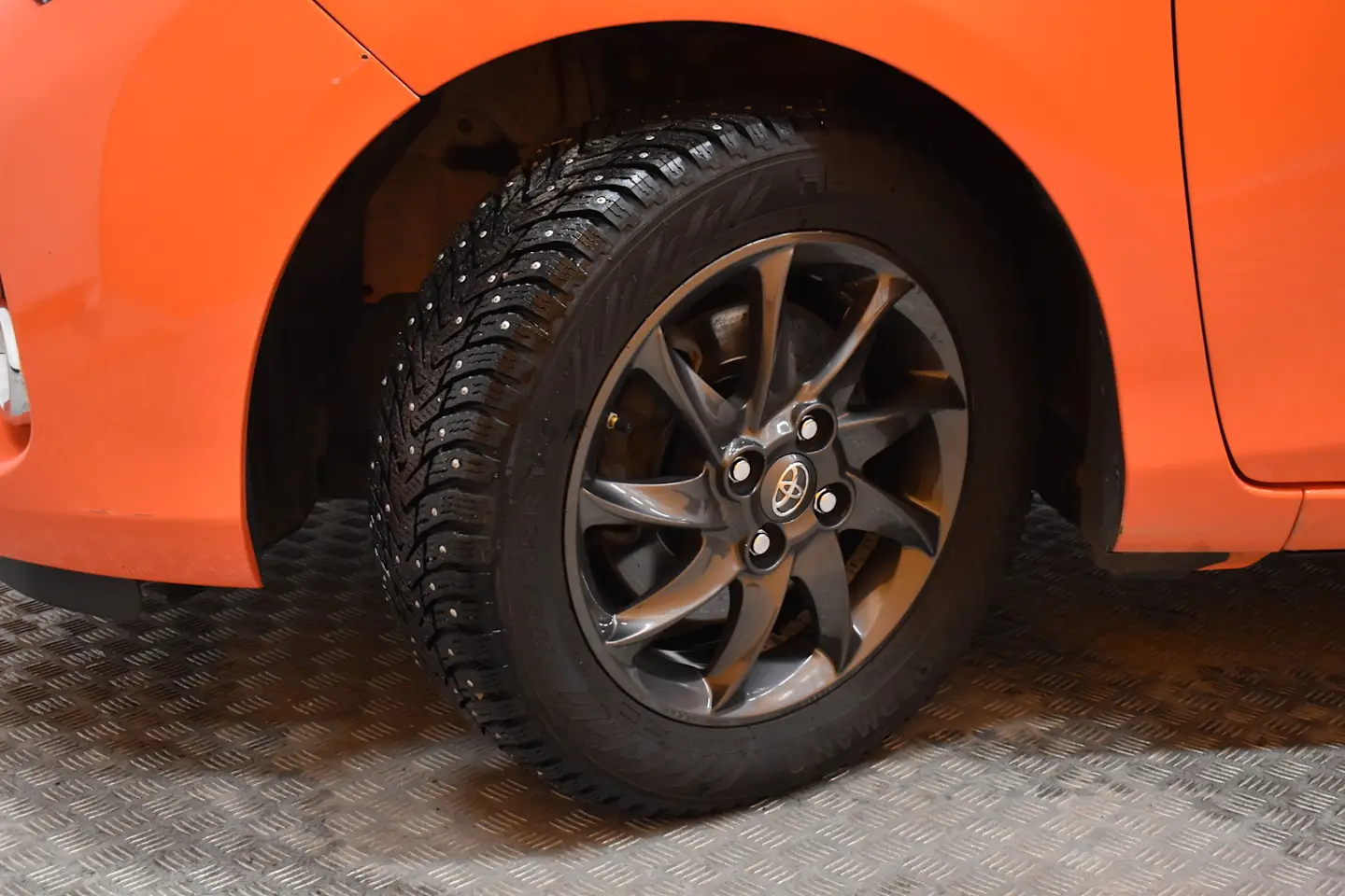 Car Image - 2lhm9IPuynLPSPyoAw9cVH