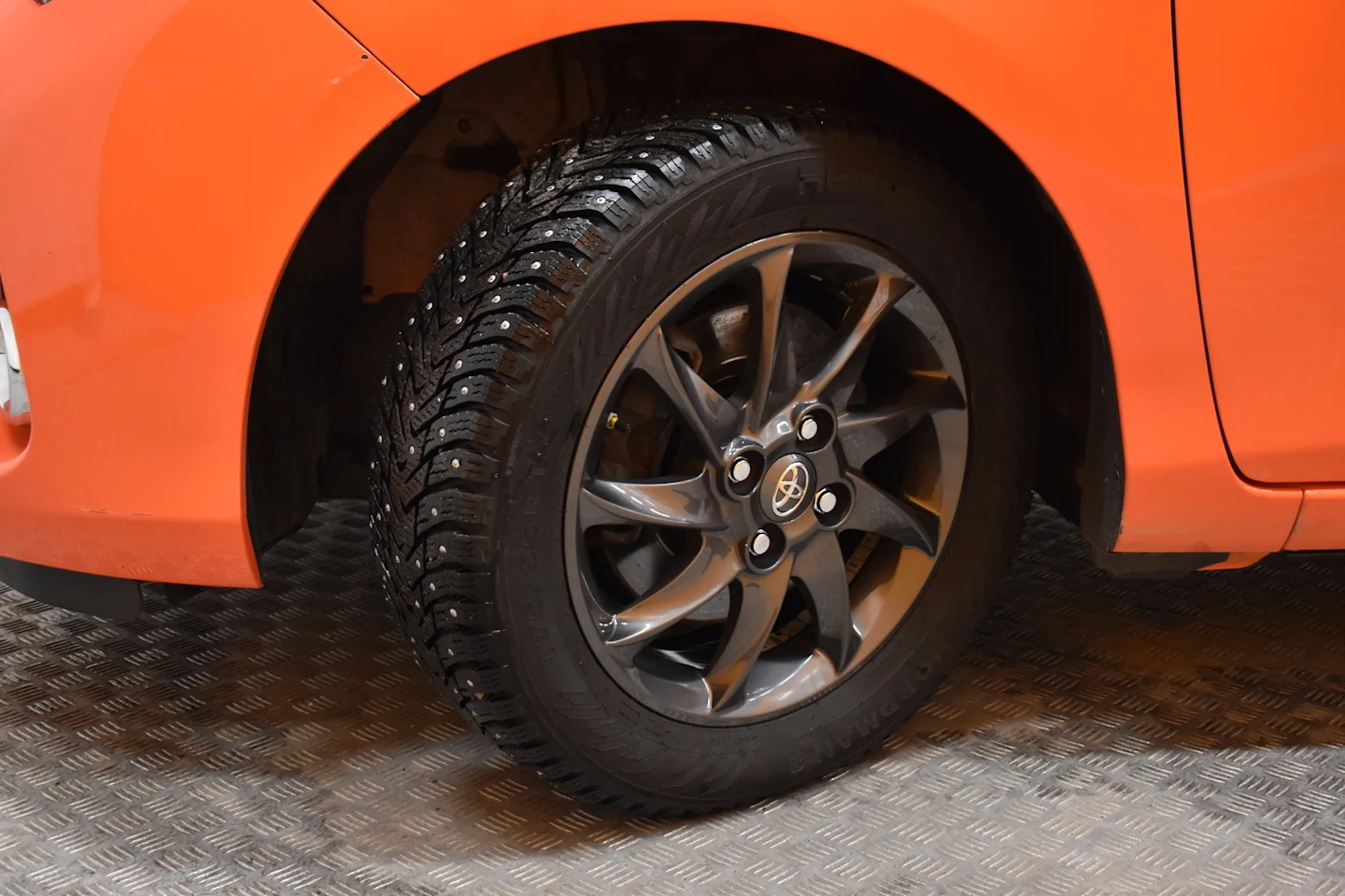Car Image - 2lhm9IPuynLPSPyoAw9cVH