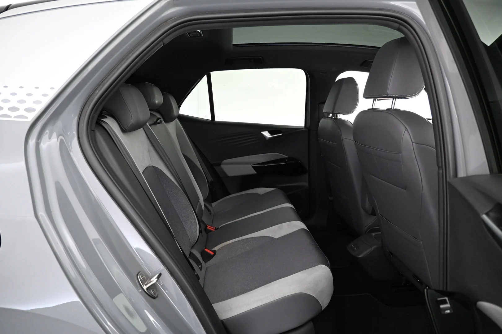 Car Image - 215oLSw6YMJi9qxGmAItBa