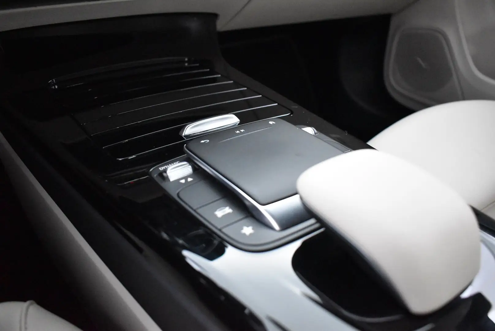 Car Image - KgfFSlIOkkcNvhXb7OA6c