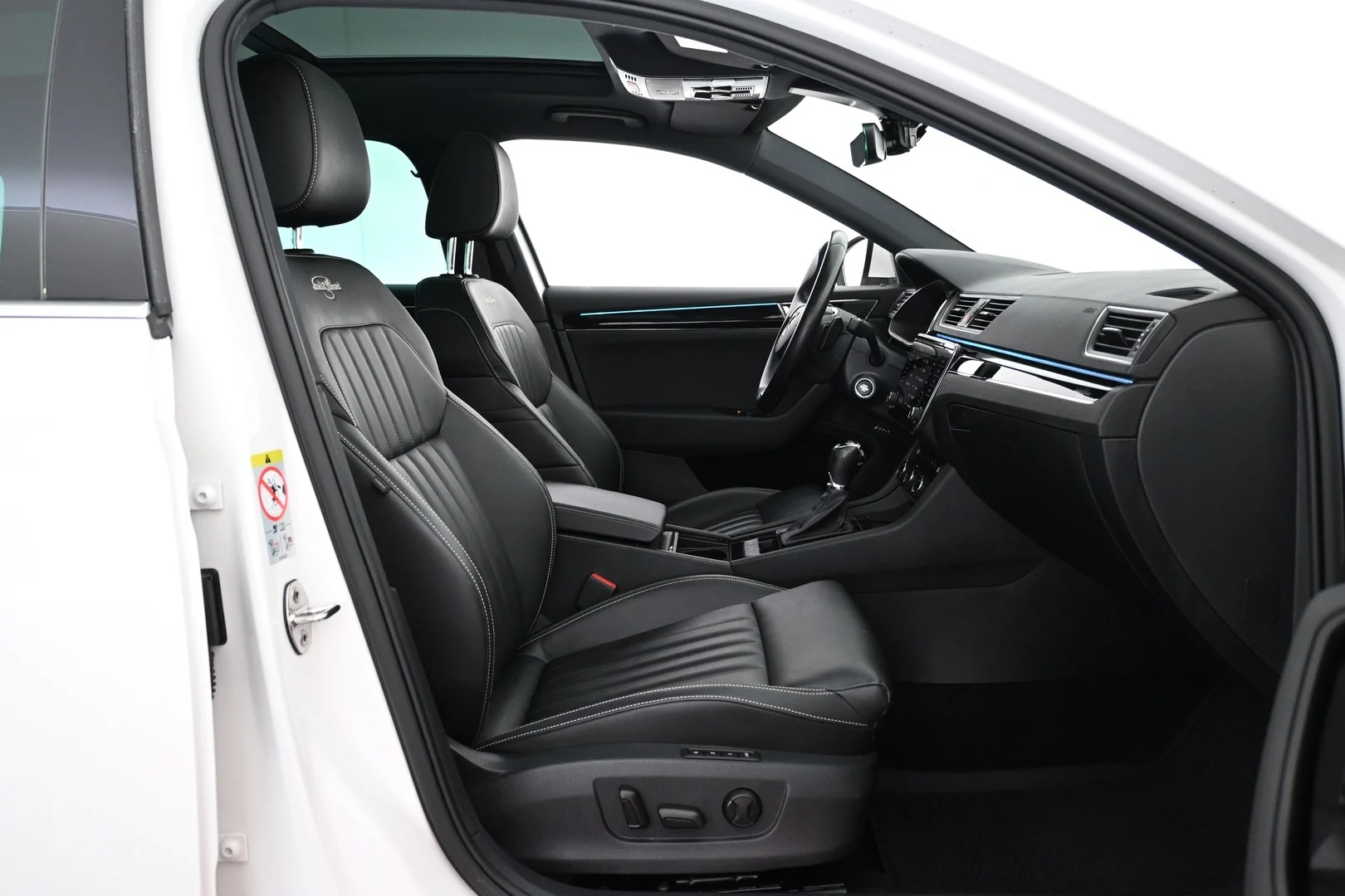 Car Image - 5LAq4zWv7WTL15VcYUyvtL