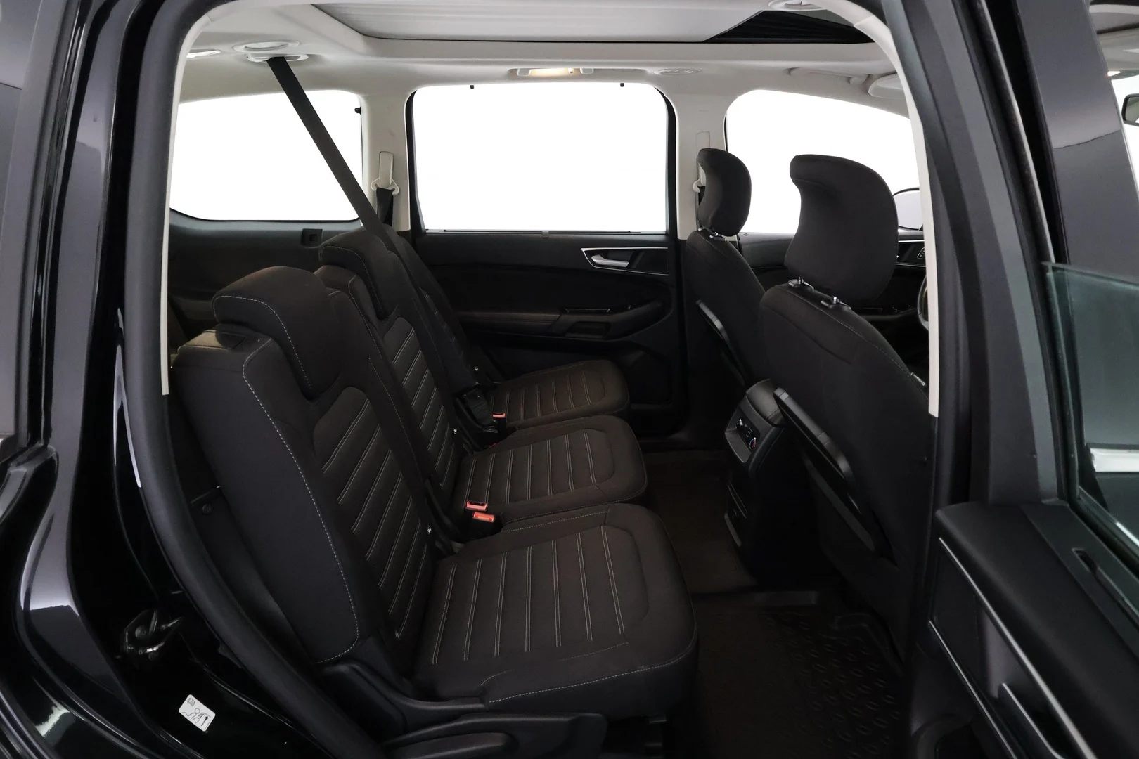 Car Image - 2AwOiBvQTB5dy0ki51KvKY