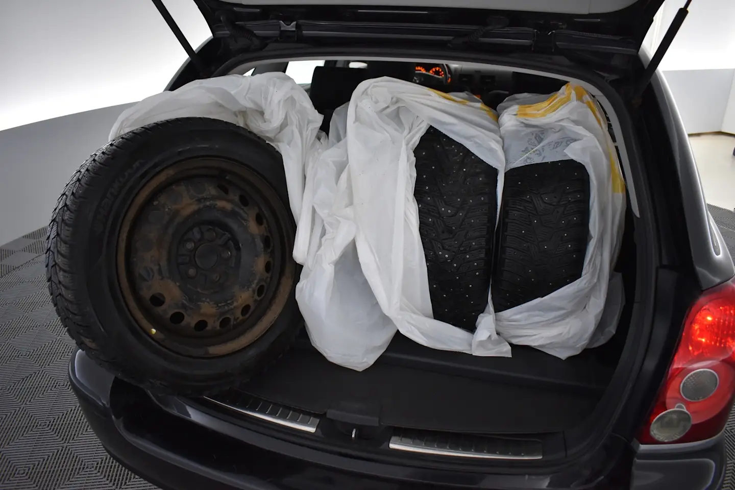 Car Image - 3a8U0ZO3kPUhHO378PmnI2