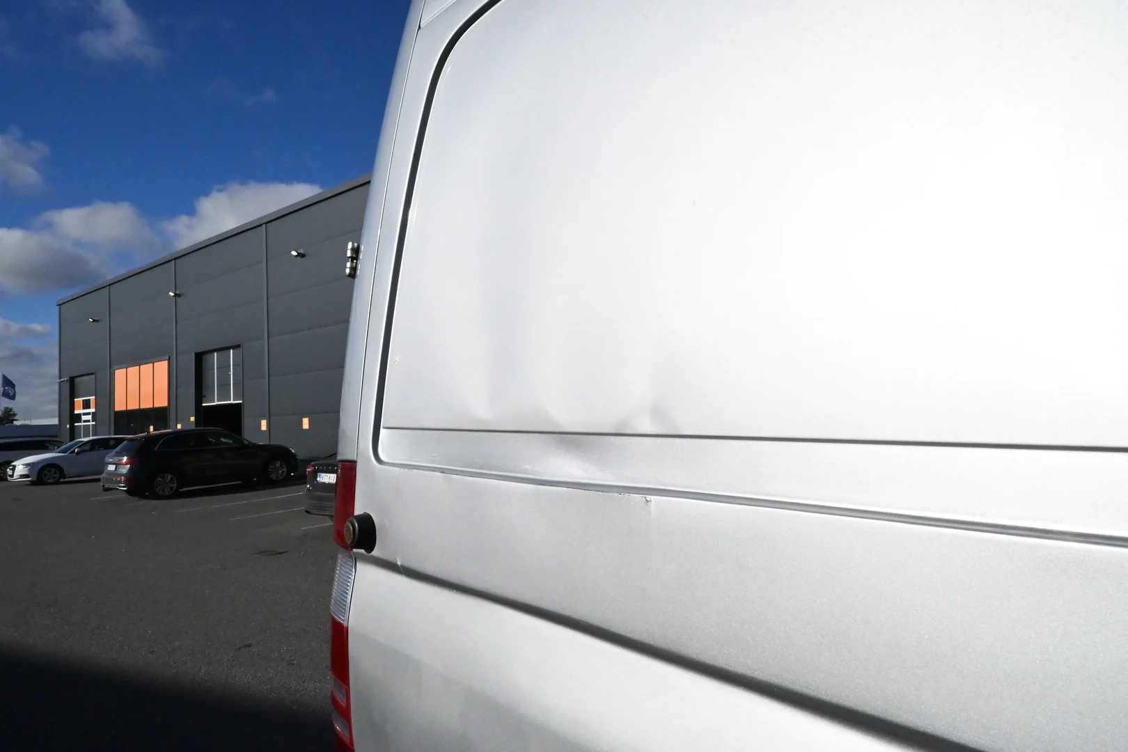 Car Image - 1LzQFhSKA9xlrsuJf2gI8g