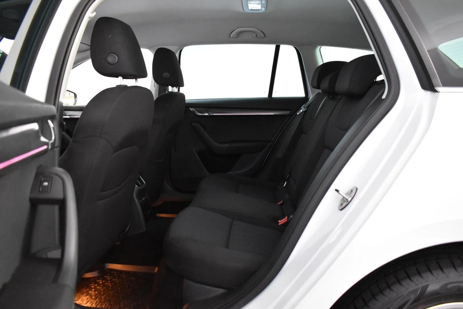 Car Image - 3BlLSeXv0OptoTgM7lNQMd
