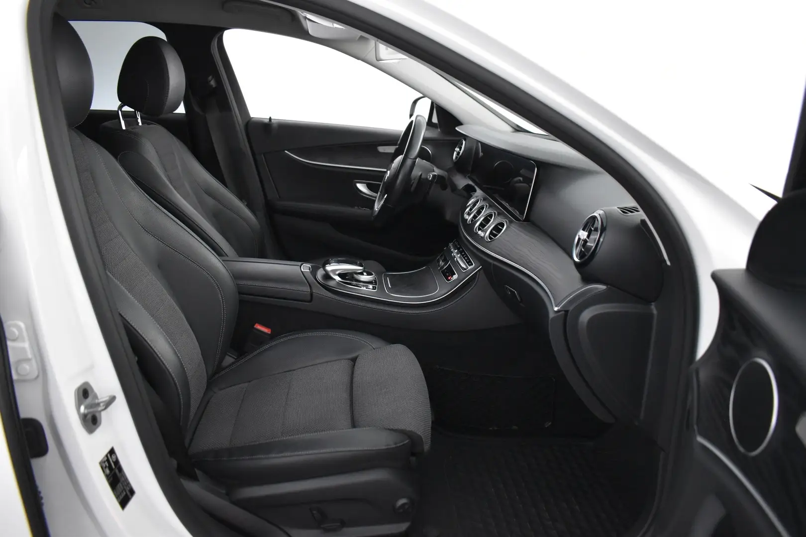 Car Image - 59yOnBOSQyj6r5CyfC3q3B