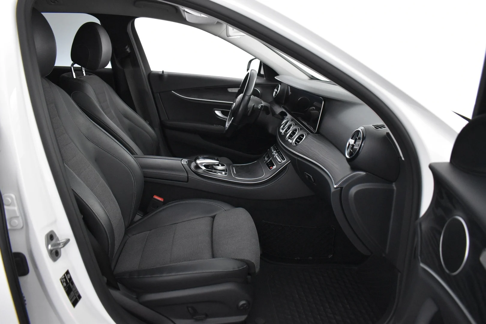 Car Image - 59yOnBOSQyj6r5CyfC3q3B