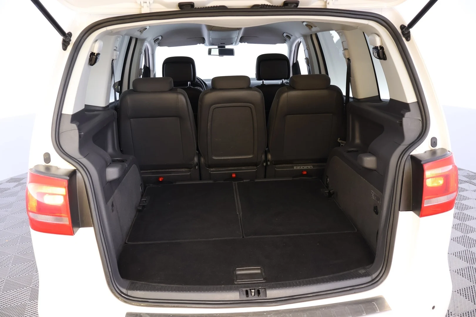Car Image - 3YlSe9p0WhfnID9xOtrhyj