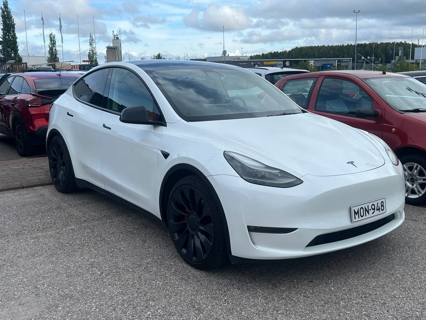 Car Image - 4TcglpmZW9tRz4V7Kbfrwq