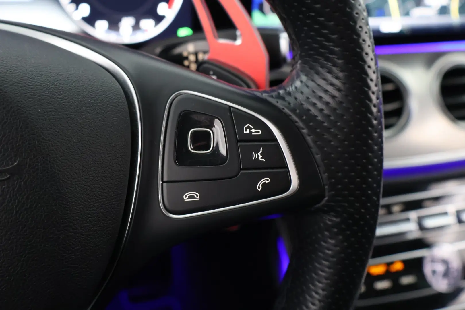 Car Image - Lrtfdro64OjXvkhplnaWo