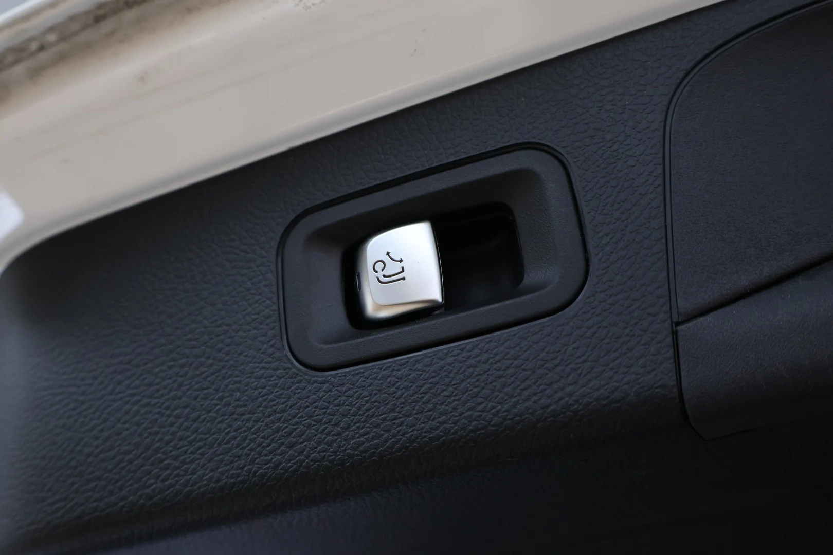 Car Image - 3axhwYe8TiX8fF233JpPJK