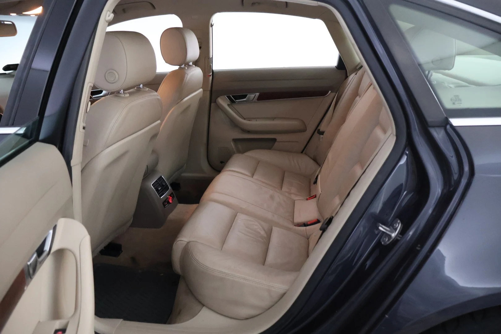 Car Image - 43MfxkmW6peBuhEKcsDKP6