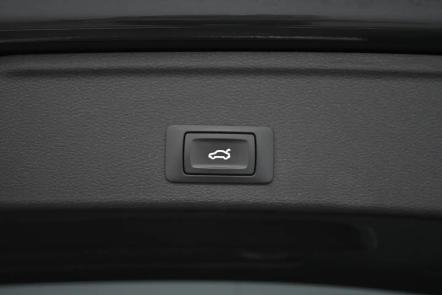 Car Image - 6u8tszWH7CVRVhg9nFHfzb