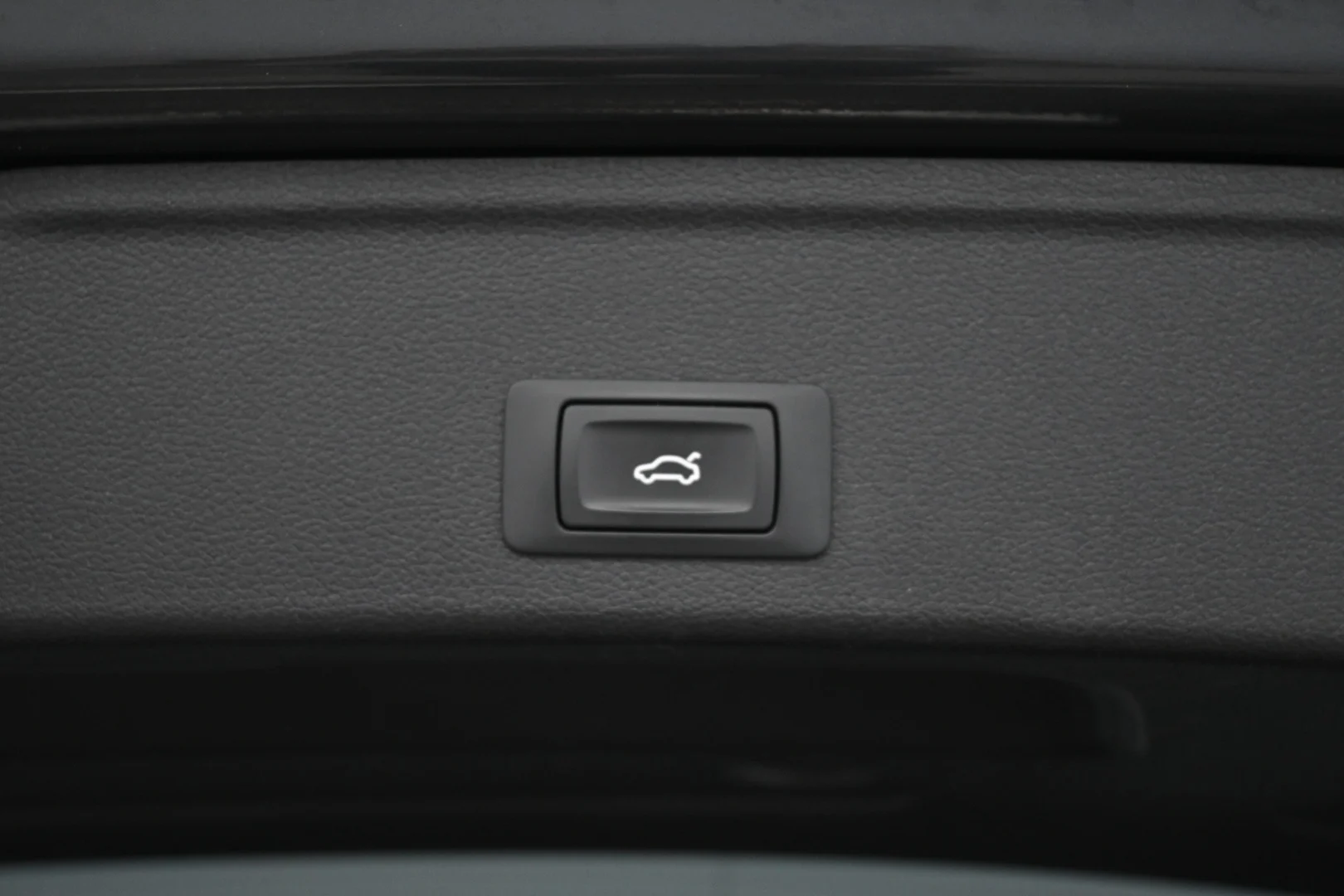 Car Image - 6u8tszWH7CVRVhg9nFHfzb
