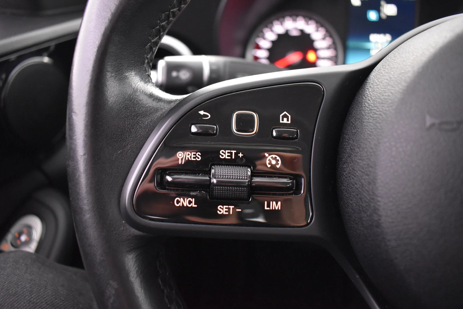 Car Image - 2KJ5qd9QV6kZuOjBtFvuU3