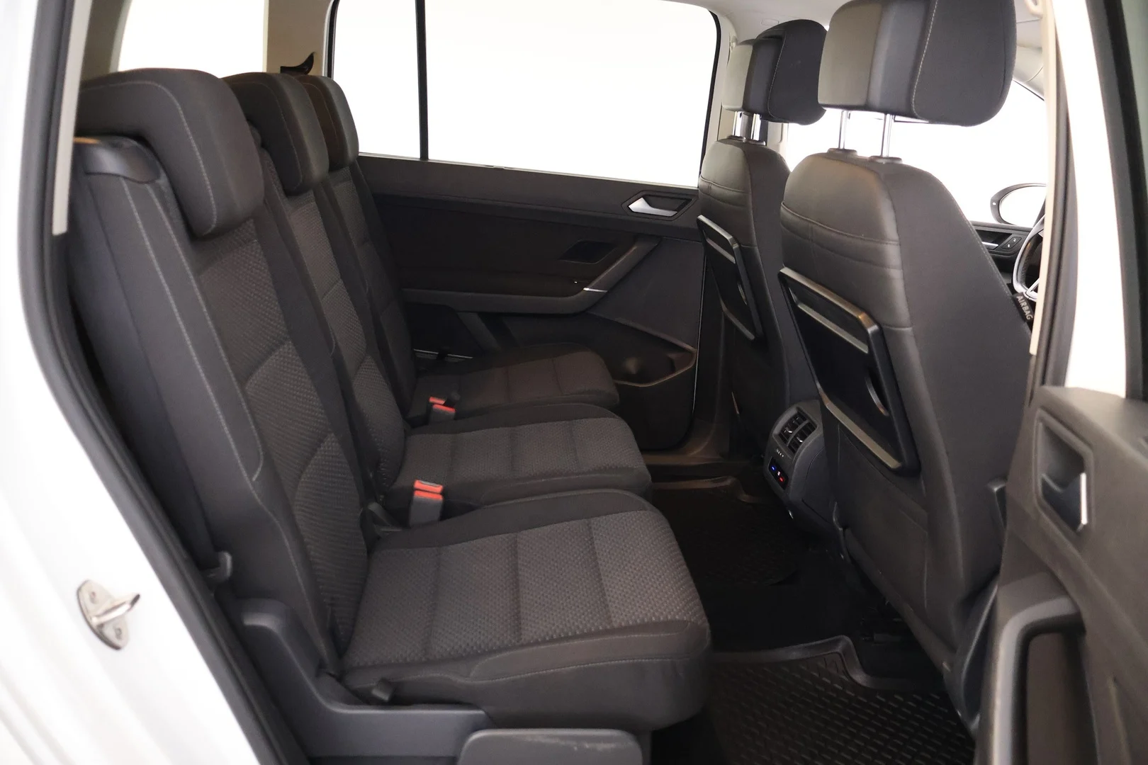 Car Image - 6EXBeMvwwNJN4QVGU5Rk0W