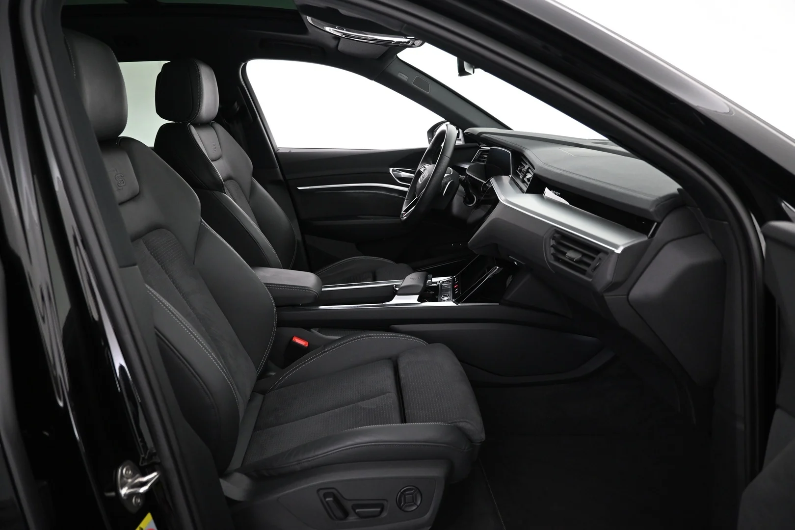 Car Image - j4MOEiYWG9vehRUY2Xqvm