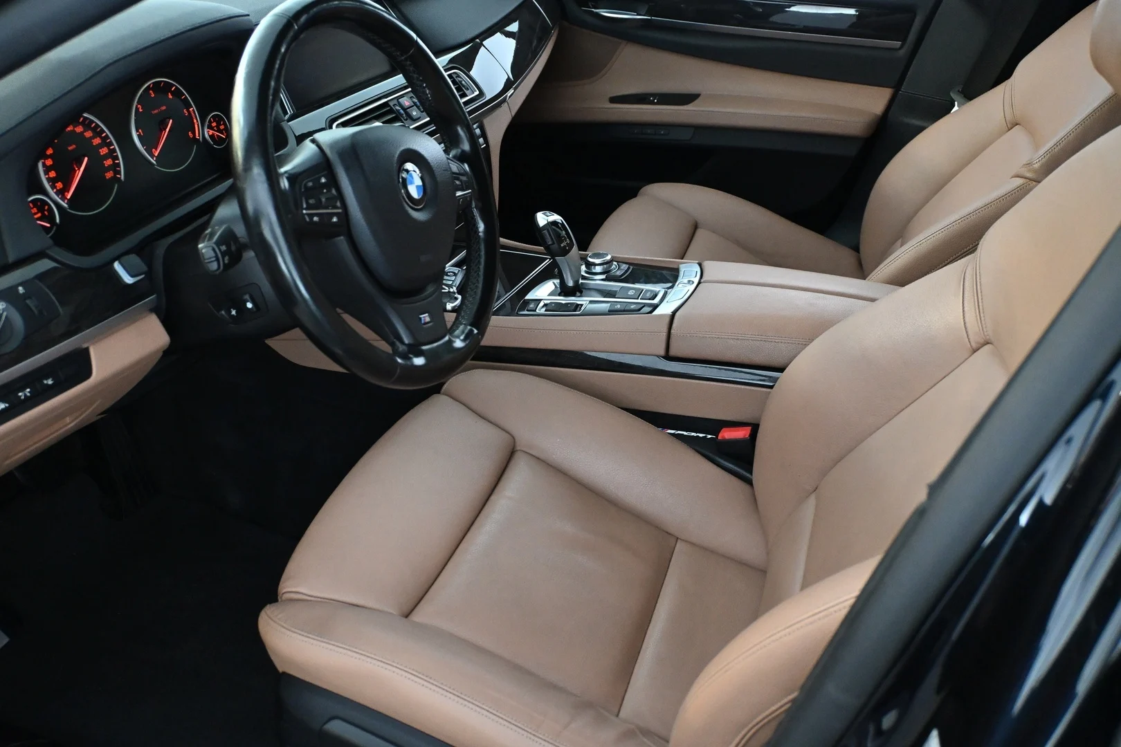 Car Image - 2jHSQzV2yCcJE3vsfXamPf