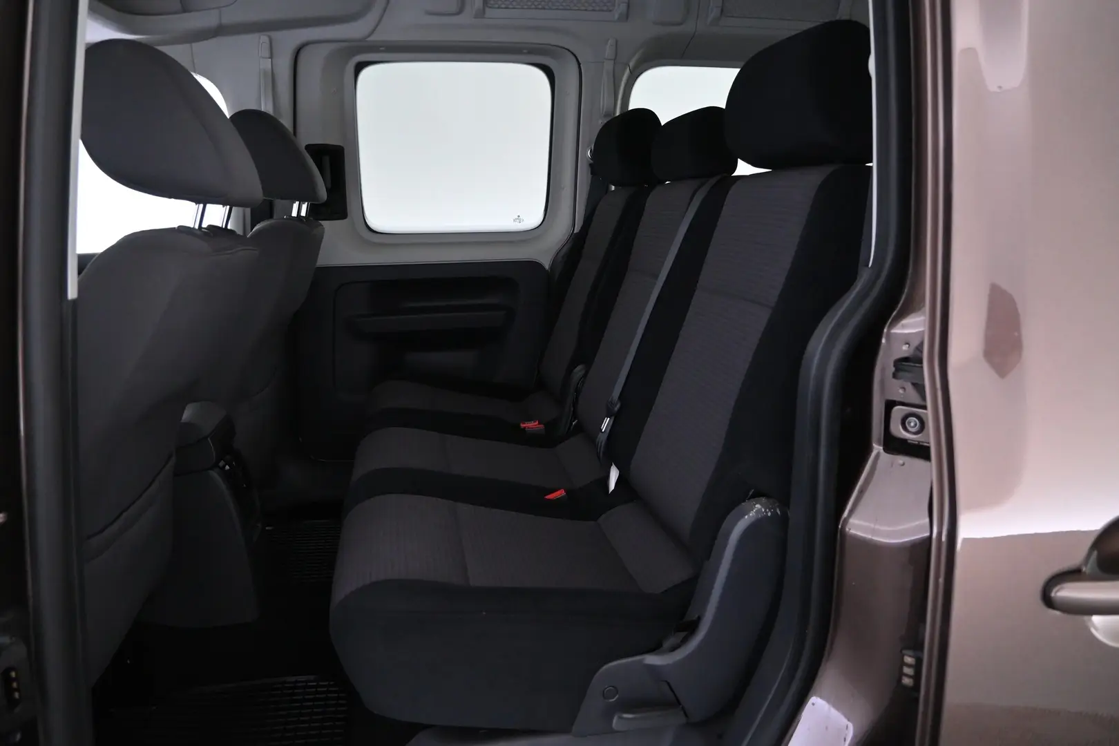 Car Image - 1unHPDNsxmN1rEOvULv3hI